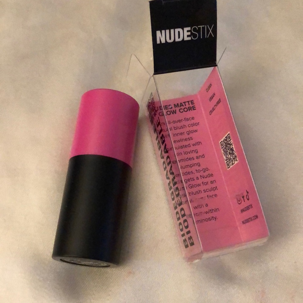 NUDESTIX Nudies Matte + Glow Core Blush Shade Magenta Magic 6g NIB Full Size